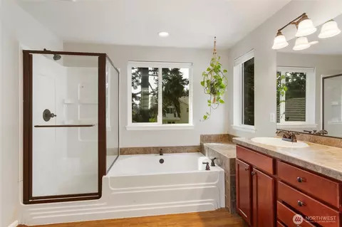 Bath - 2616 96th St SE, Everett, WA 98208 photo 2 of 5