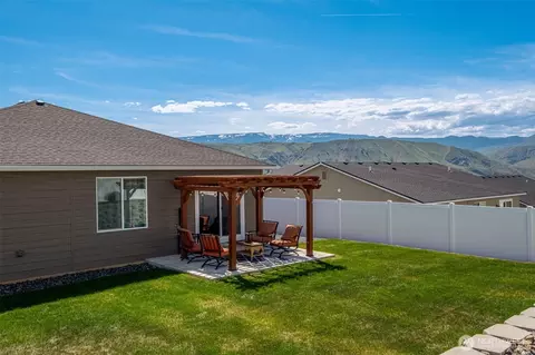 2355 3rd St SE, East Wenatchee, WA 98802