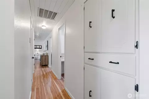 Entry Way - 1016 NE Rhoades St, Winlock, WA 98596 photo 3 of 3