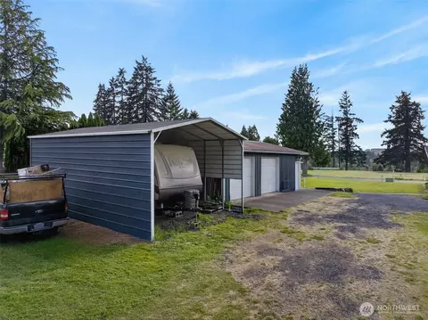 Exterior - 1016 NE Rhoades St, Winlock, WA 98596 photo 4 of 10