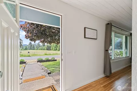 Entry Way - 1016 NE Rhoades St, Winlock, WA 98596 photo 1 of 3