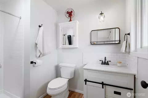 Bath - 1016 NE Rhoades St, Winlock, WA 98596 photo 1 of 3