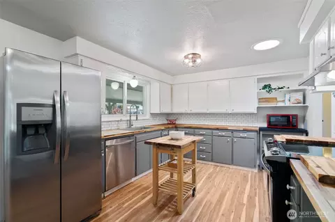 Kitchen - 1016 NE Rhoades St, Winlock, WA 98596 photo 3 of 3