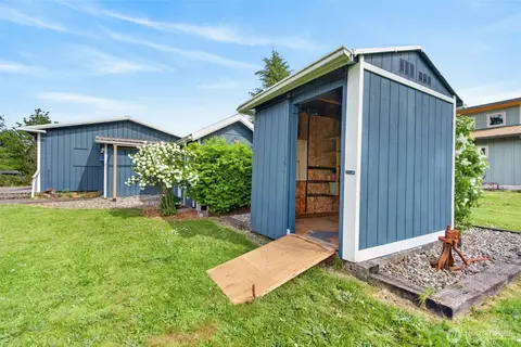 Exterior - 1016 NE Rhoades St, Winlock, WA 98596 photo 5 of 10
