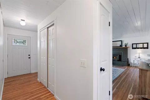 Entry Way - 1016 NE Rhoades St, Winlock, WA 98596 photo 2 of 3