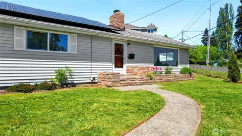 1074 Walnut St, Bremerton, WA 98310