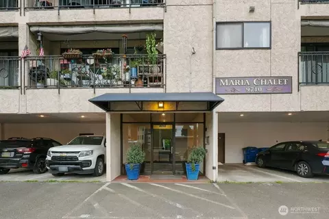 9710 Greenwood Ave N #303, Seattle, WA 98103