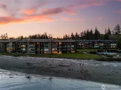 428 Harborview Dr SE, Bainbridge Island, WA 98110