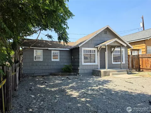 2436 Chatham Hill Dr, Wenatchee, WA 98801