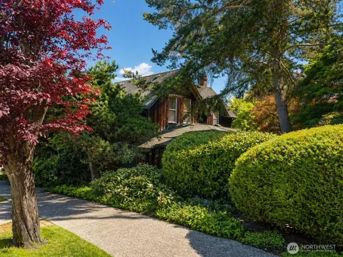 7558 Ravenna Ave NE, Seattle, WA 98115