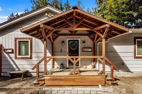 140 Skyline Dr, Port Angeles, WA 98362