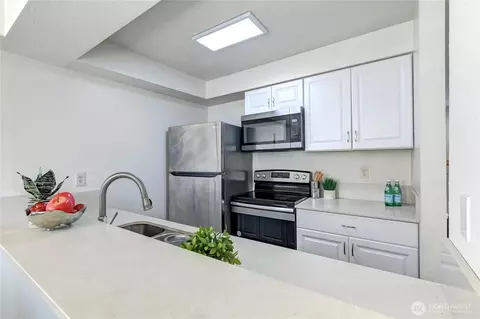 Kitchen - 115 124th St SE #E1, Everett, WA 98208 photo 3 of 4