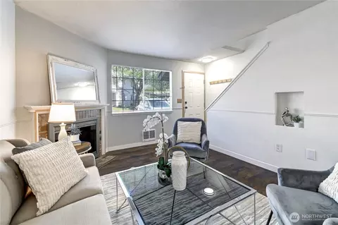 Living - 115 124th St SE #E1, Everett, WA 98208 photo 3 of 3