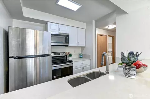 Kitchen - 115 124th St SE #E1, Everett, WA 98208 photo 4 of 4