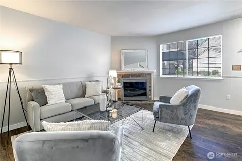 Living - 115 124th St SE #E1, Everett, WA 98208 photo 1 of 3