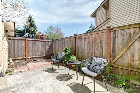 Exterior - 115 124th St SE #E1, Everett, WA 98208 photo 5 of 5