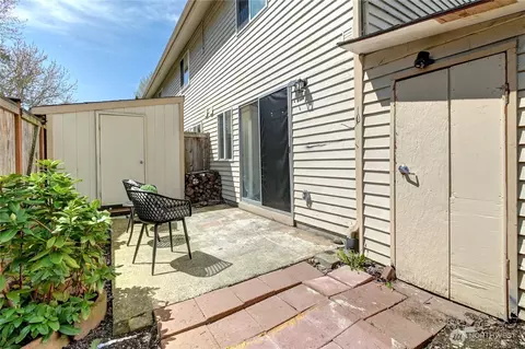 Exterior - 115 124th St SE #E1, Everett, WA 98208 photo 3 of 5