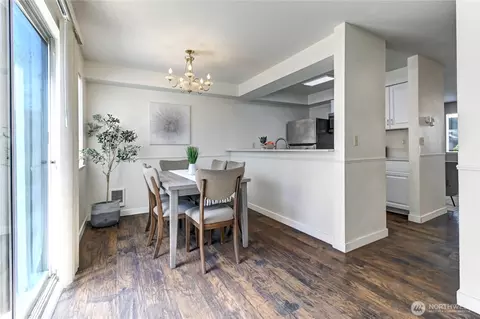 Dining - 115 124th St SE #E1, Everett, WA 98208 photo 2 of 3