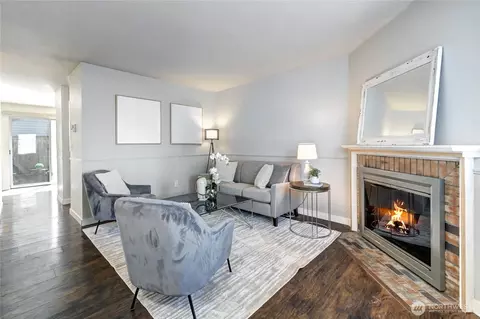 Living - 115 124th St SE #E1, Everett, WA 98208 photo 2 of 3