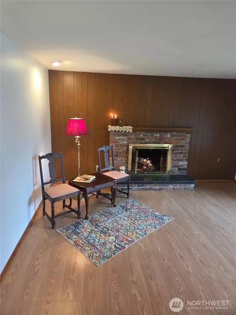 Living - 2509 73 St SE, Everett, WA 98203 photo 2 of 3