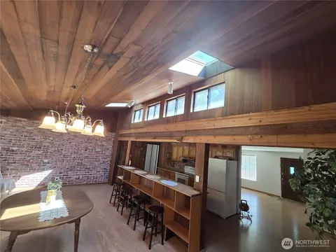 Dining - 2509 73 St SE, Everett, WA 98203 photo 1 of 1