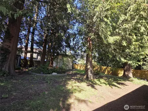 Exterior - 2509 73 St SE, Everett, WA 98203 photo 9 of 10