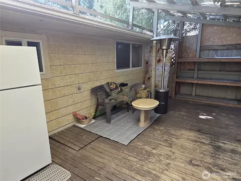 Exterior - 2509 73 St SE, Everett, WA 98203 photo 4 of 10