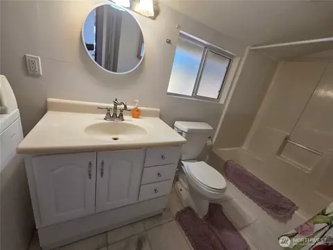 Bath - 2509 73 St SE, Everett, WA 98203 photo 1 of 5