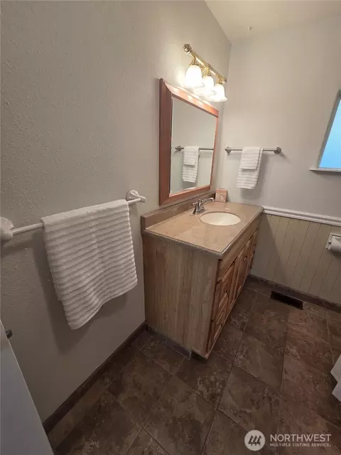 Bath - 2509 73 St SE, Everett, WA 98203 photo 3 of 5