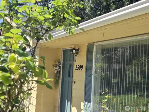 Exterior - 2509 73 St SE, Everett, WA 98203 photo 3 of 10