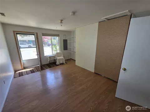 Living - 2509 73 St SE, Everett, WA 98203 photo 3 of 3