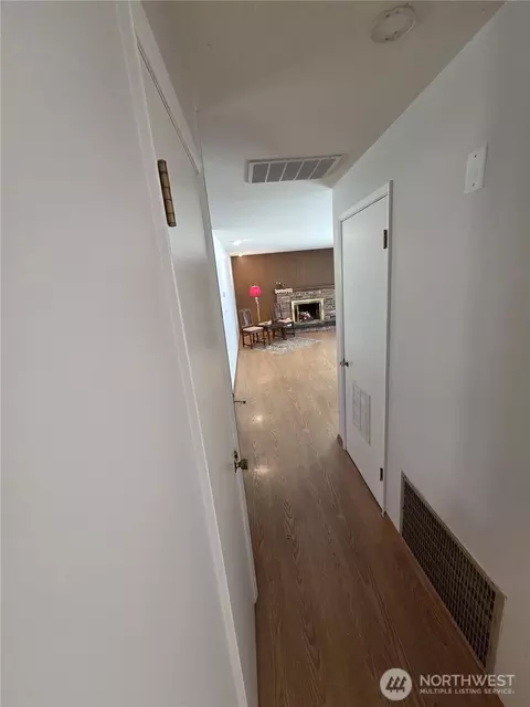Entry Way - 2509 73 St SE, Everett, WA 98203 photo 1 of 3