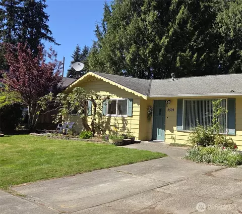 Exterior - 2509 73 St SE, Everett, WA 98203 photo 2 of 10