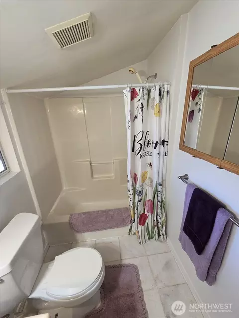 Bath - 2509 73 St SE, Everett, WA 98203 photo 2 of 5