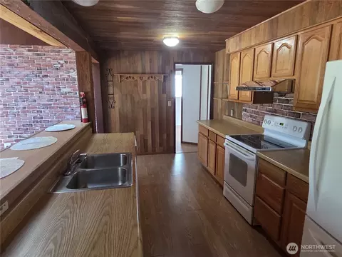 Kitchen - 2509 73 St SE, Everett, WA 98203 photo 1 of 2