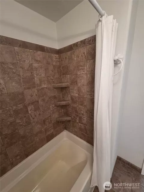 Bath - 2509 73 St SE, Everett, WA 98203 photo 5 of 5