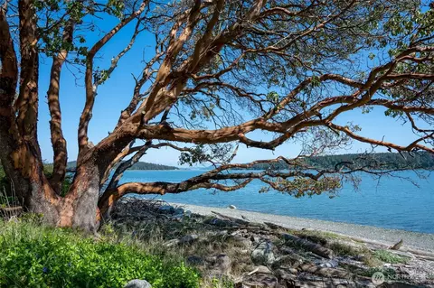 1484 Islandale Rd, Lopez Island, WA 98261