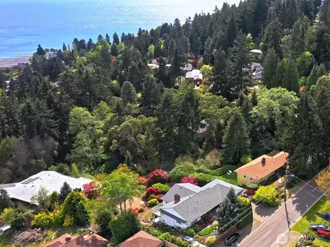 1429 SW 170th St, Normandy Park, WA 98166