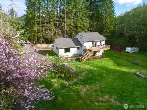 219 Ocean Beach Rd, Hoquiam, WA 98550