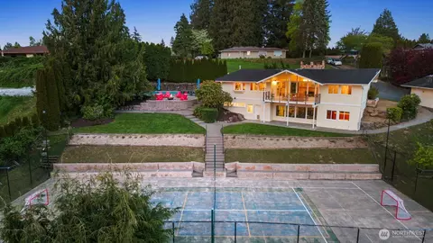702 Rhodora Heights Rd, Lake Stevens, WA 98258