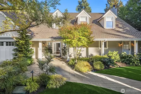 2042 77th Ave NE, Medina, WA 98039