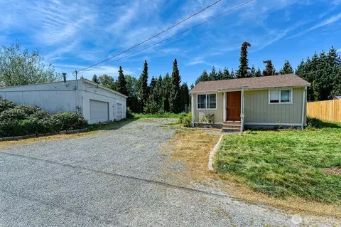 325 N Hawthorne St, Burlington, WA 98233