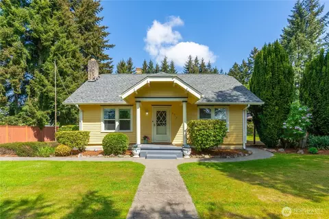 6713 128th St E, Puyallup, WA 98373