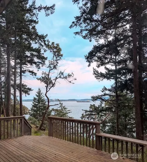 7537 Holiday Blvd, Anacortes, WA 98221