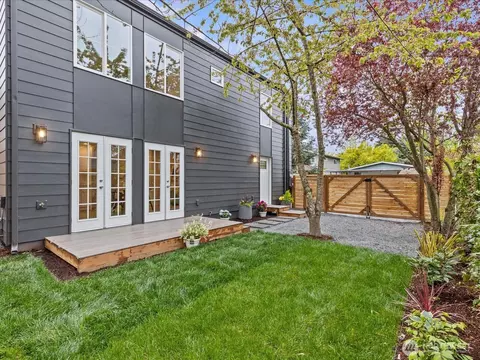 8117 17th Ave SW #B, Seattle, WA 98106