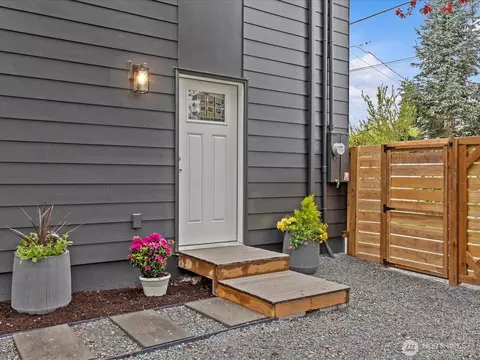 8117 17th Ave SW #B, Seattle, WA 98106