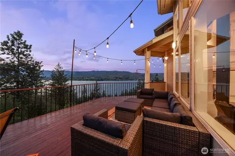 7420 Navarre Dr, Chelan, WA 98816