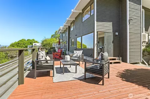 2122 Halleck Ave SW, Seattle, WA 98116
