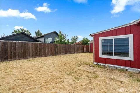 Exterior - 3236 Phillips Ave, Bremerton, WA 98310 photo 5 of 6