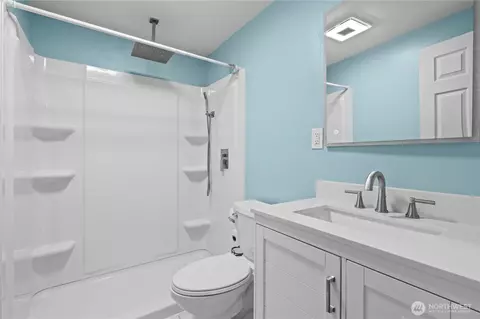 Bath - 3236 Phillips Ave, Bremerton, WA 98310 photo 1 of 1